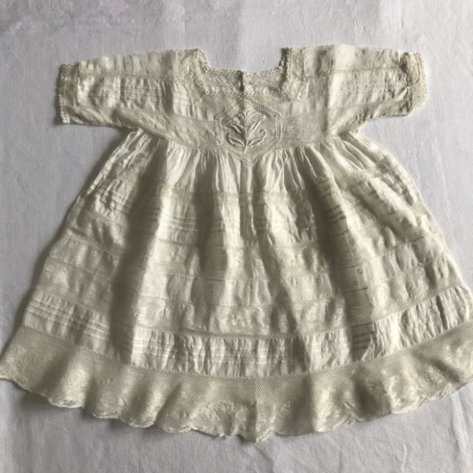 viejo vestido de bebe