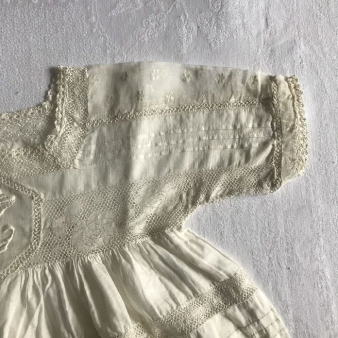 古いベビードレス