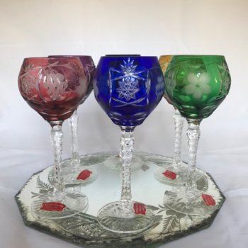Copas de cristal de seis colores