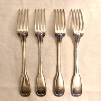 Set di 4 forchette modello “filet”.