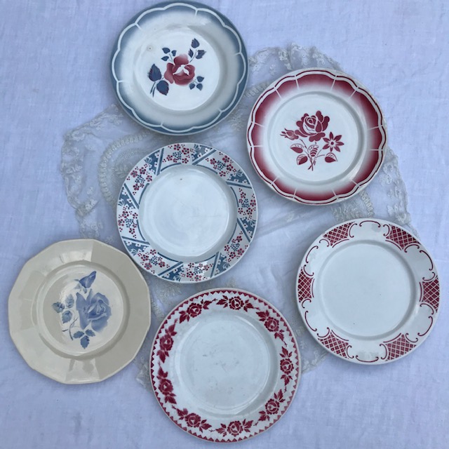 Assortment of flat plates