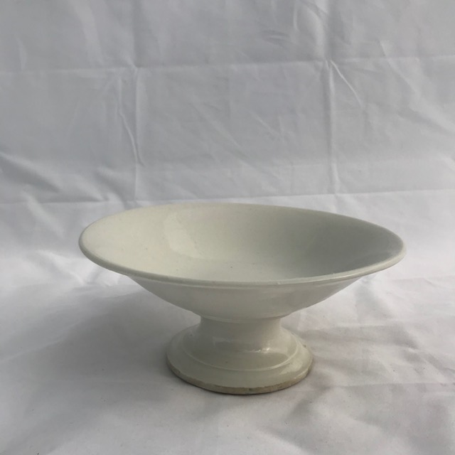 Белая глиняная посуда