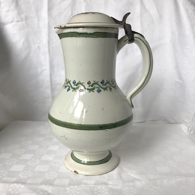 Lot of two old jugs