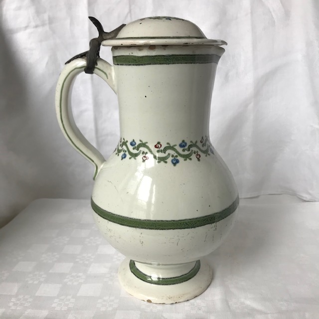 Lot of two old jugs