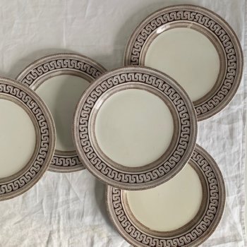 Assiettes plates motif Grec