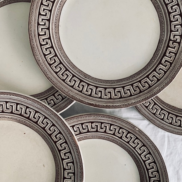Плоские тарелки греческого фриза 24 см