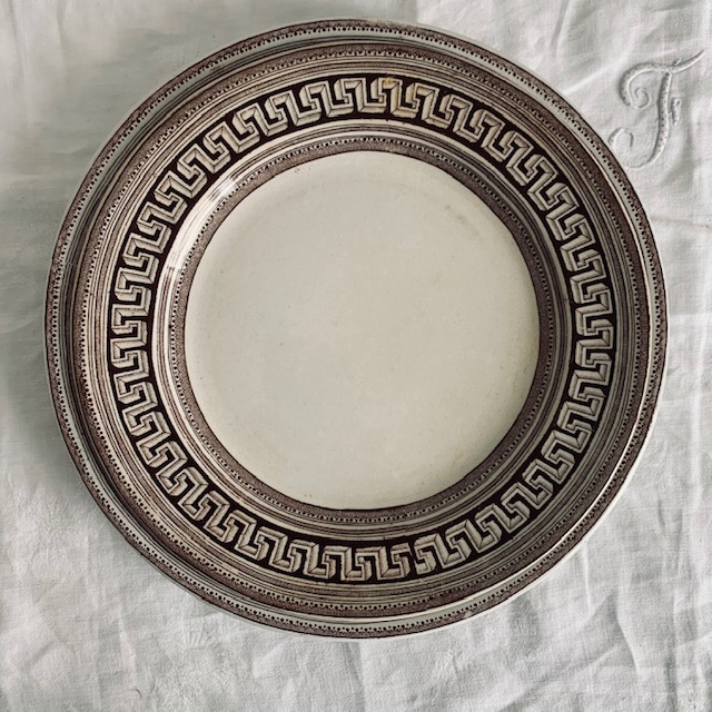 Плоские тарелки греческого фриза 24 см