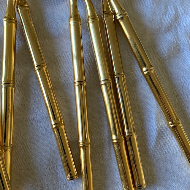Cucharas de postre de bambú en metal dorado