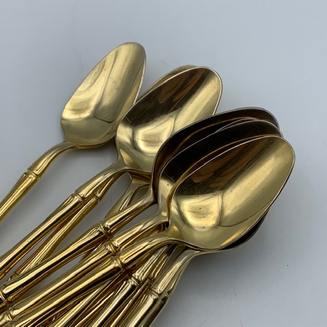 Small bamboo spoons in golden metal