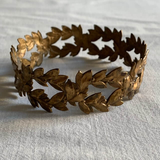 Petite couronne ancienne en métal doré