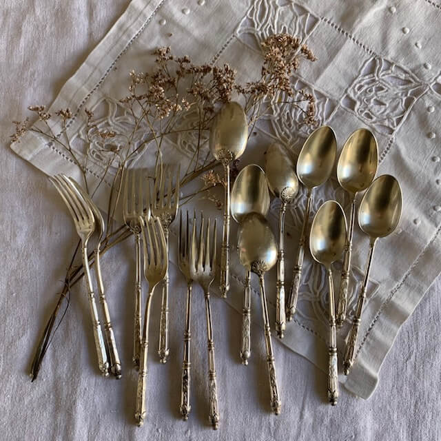 Tenedores y cucharas pequeños de Napoleón III bañado en plata