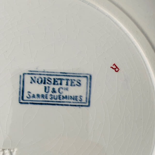 U＆Cie Sarregueminesのヘーゼルナッツ皿、27 cm