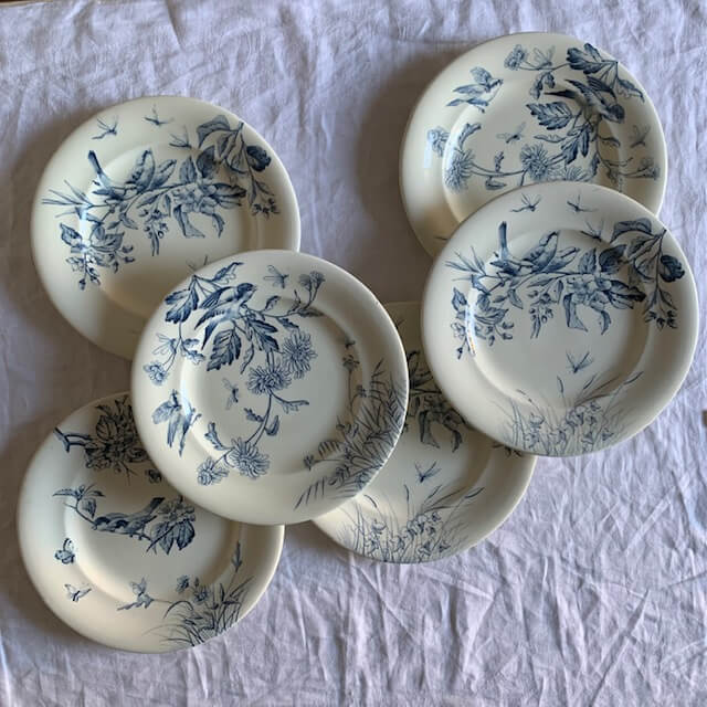 Earthenware plates decorated with birds