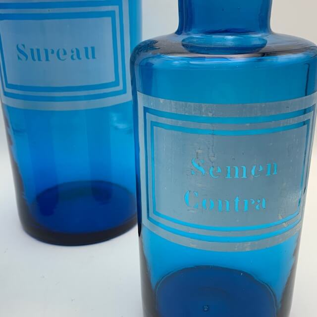 Grand pot à pharmacie Sureau en verre bleu