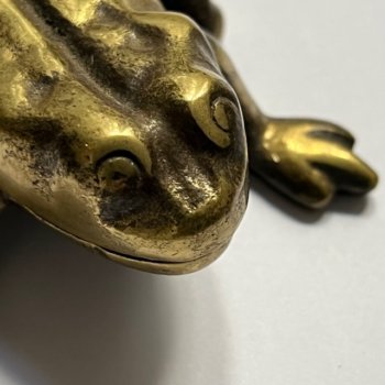 Grenouille-cendrier portatif en bronze