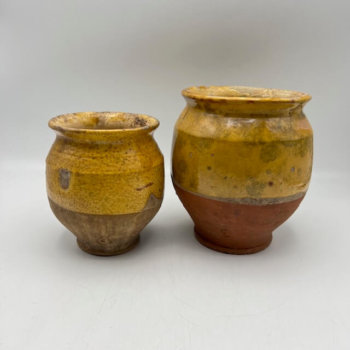 Deux petits pots à graisse en terre cuite vernissée